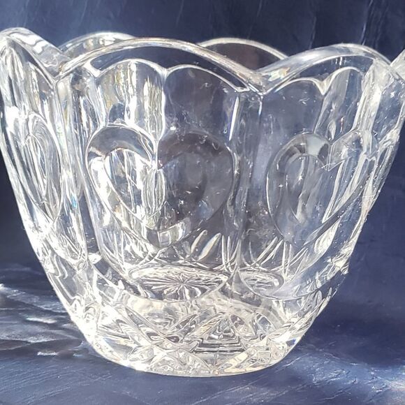 5 in. wide crystal bowl - Picture 3 of 3